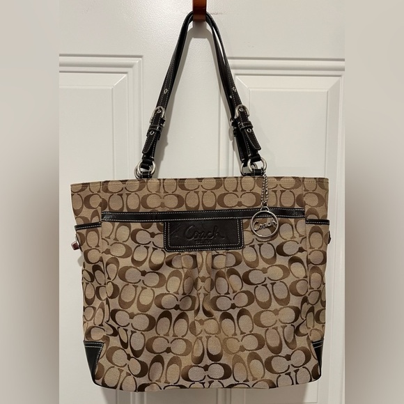 Coach Handbags - Coach East West Signature Brown Handbag Classic Style EUC!! 🤎🖤
